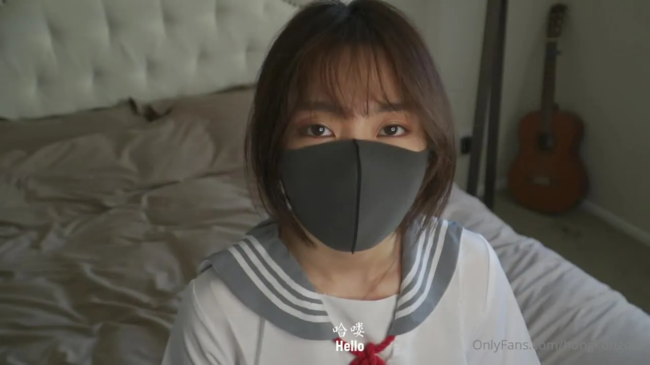 HongKongDoll: JK-Mitbewohnerin in sexy weißen Strümpfen